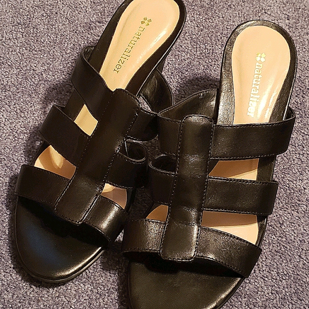 Naturalizer Black Sandals Size 6.5